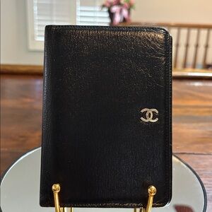 CHANEL Vintage Caviar Bi-fold Wallet in Black